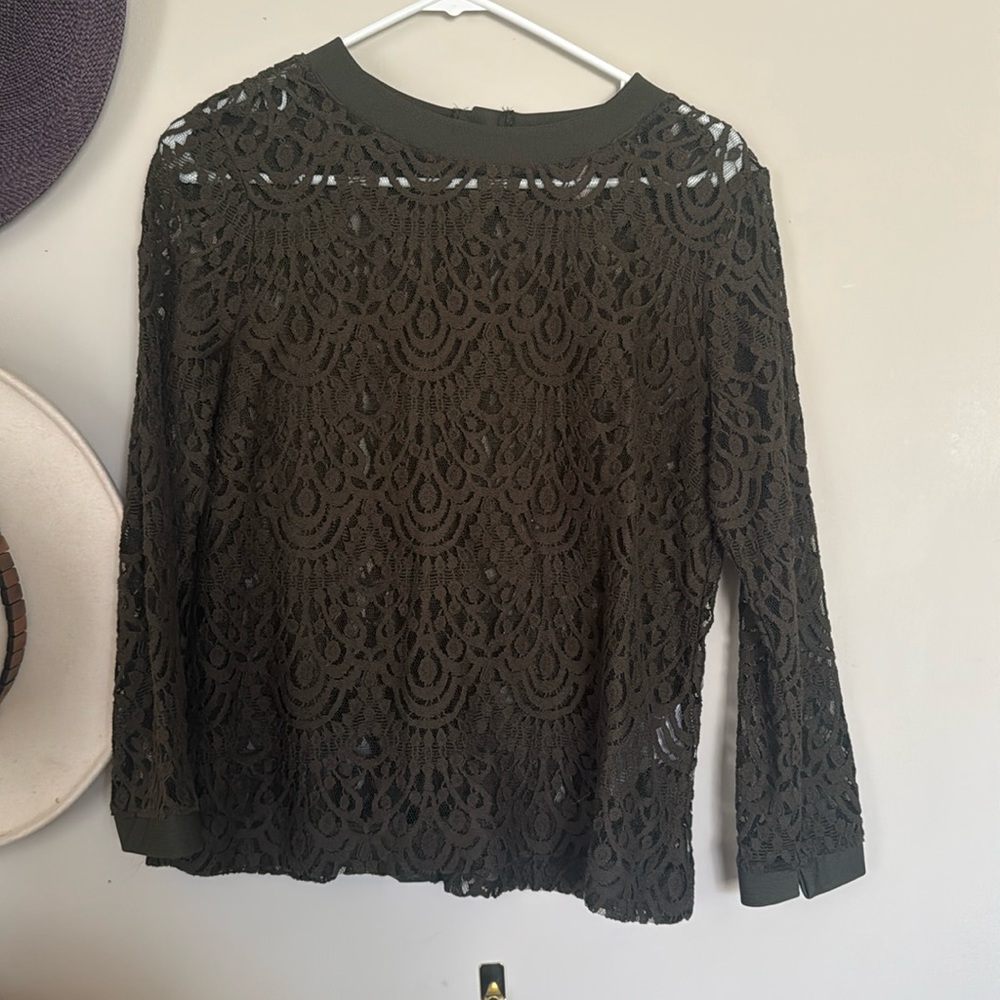 Excellent Condition Banana Republic lace top, size M